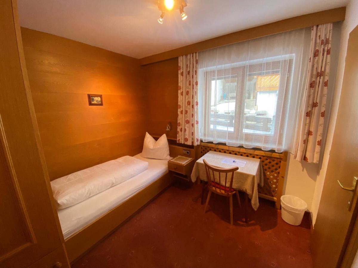 Pension Kandaharblick Pettneu am Arlberg Exterior photo